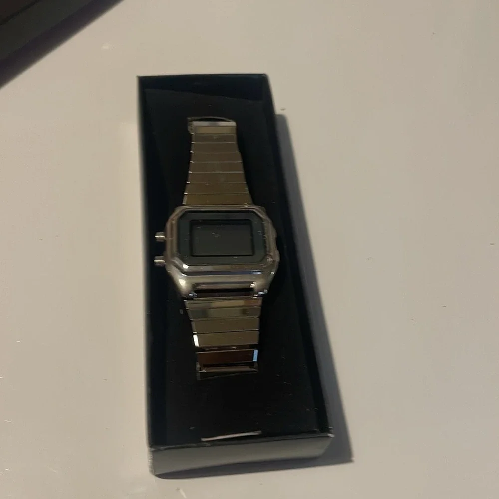Retro Silver Digital Watch -‎ Stainless Steel Style - New in Box
